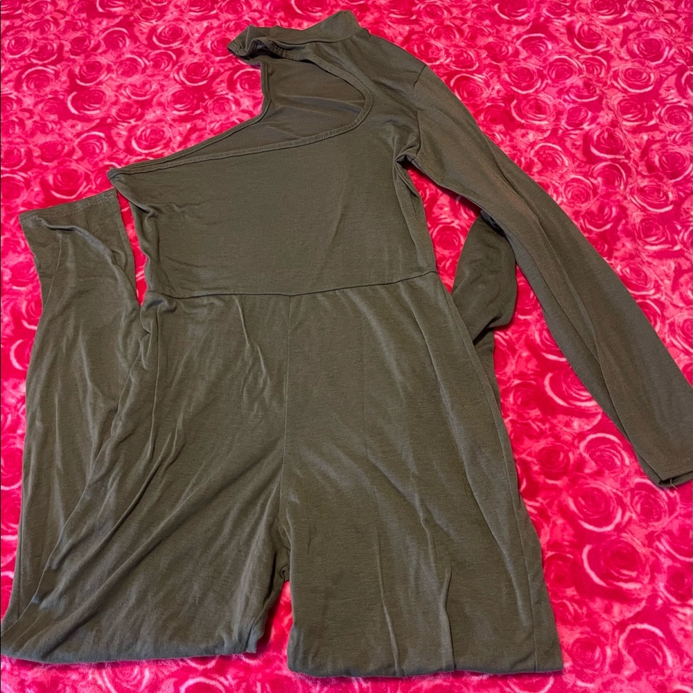 Size 8 Pretty little thing jumpsuit
